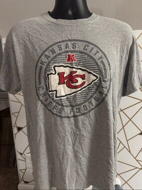 NFL Kansas City Chiefs Gray & Red Logo Short Sleeve Tee
